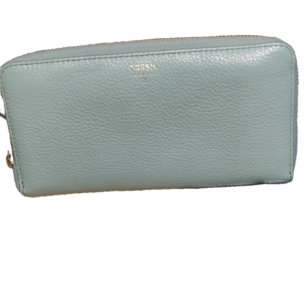 Fossil Women's Sydney Cow Hide Pebbled Leather Zip Around Wallet